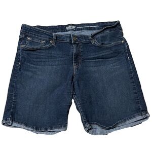 LEVI Strauss Signature Modern Bermuda Denim Shorts Plus Women’s Size 18